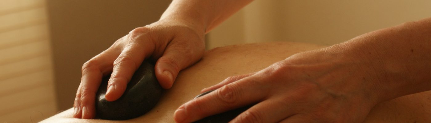 massage bien-être aux pierres chaudes